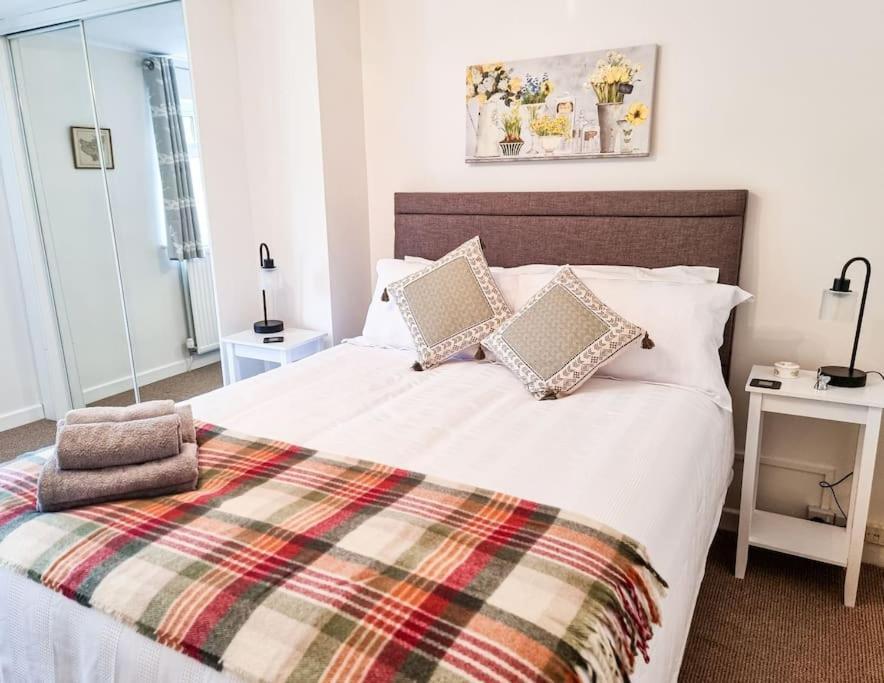 Luxury Cheltenham Home With Ev Charger - Lechampton Hills Exteriör bild