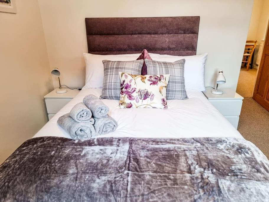 Luxury Cheltenham Home With Ev Charger - Lechampton Hills Exteriör bild