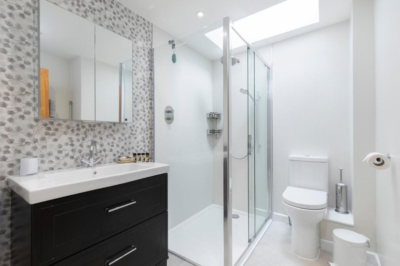 Luxury Cheltenham Home With Ev Charger - Lechampton Hills Exteriör bild