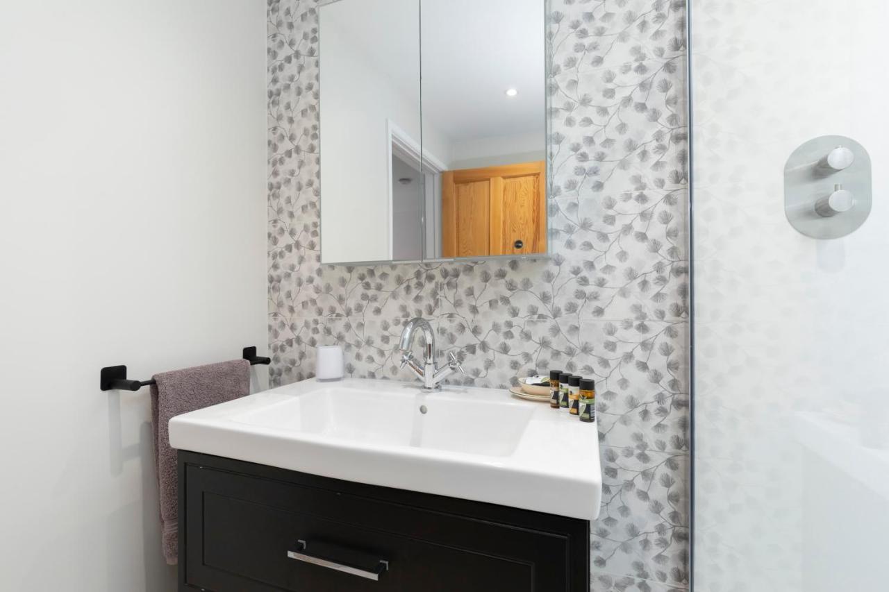 Luxury Cheltenham Home With Ev Charger - Lechampton Hills Exteriör bild